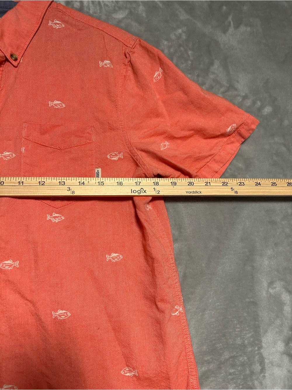 Vans Classic Fit Button Down Short Sleeve Shirt Men’s Small Fish Peach Pink - Picture 4 of 5